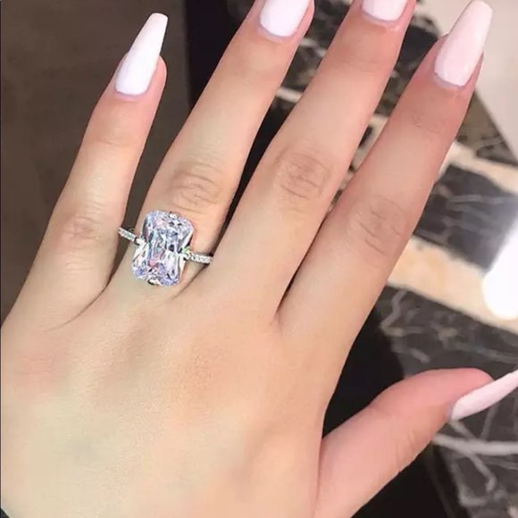 everrealli Jewelry - 18k White Gold plated Sparkling Diamond Halo Ring